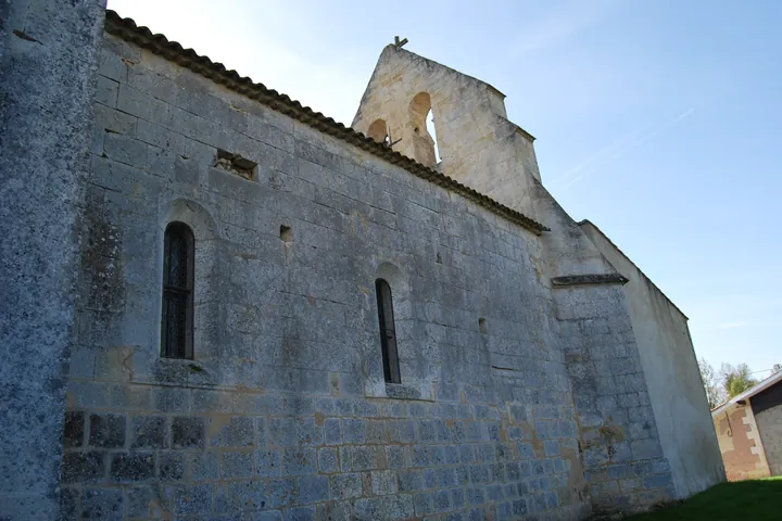 Flanc de l’église Saint-Martin de Camiac